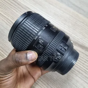 Nikon Af-S Dx Nikkor 18-300mm F/3.5-6.3g Ed VR Lens