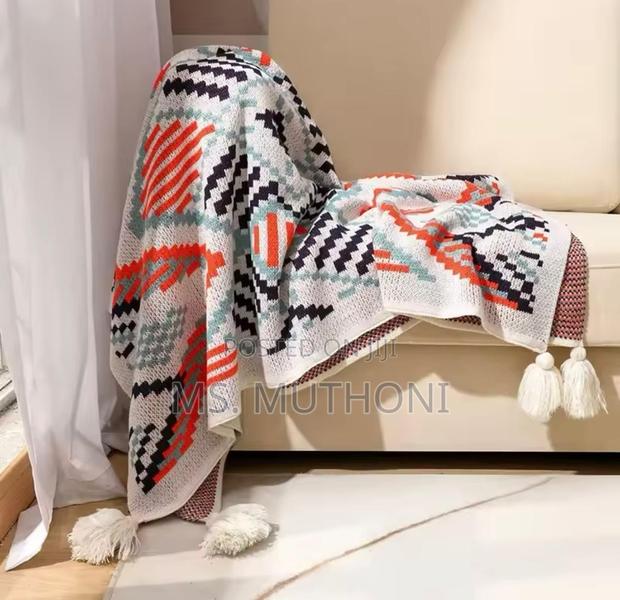 Quality Modern Throw Blanket - Knitted - thumbnail 2