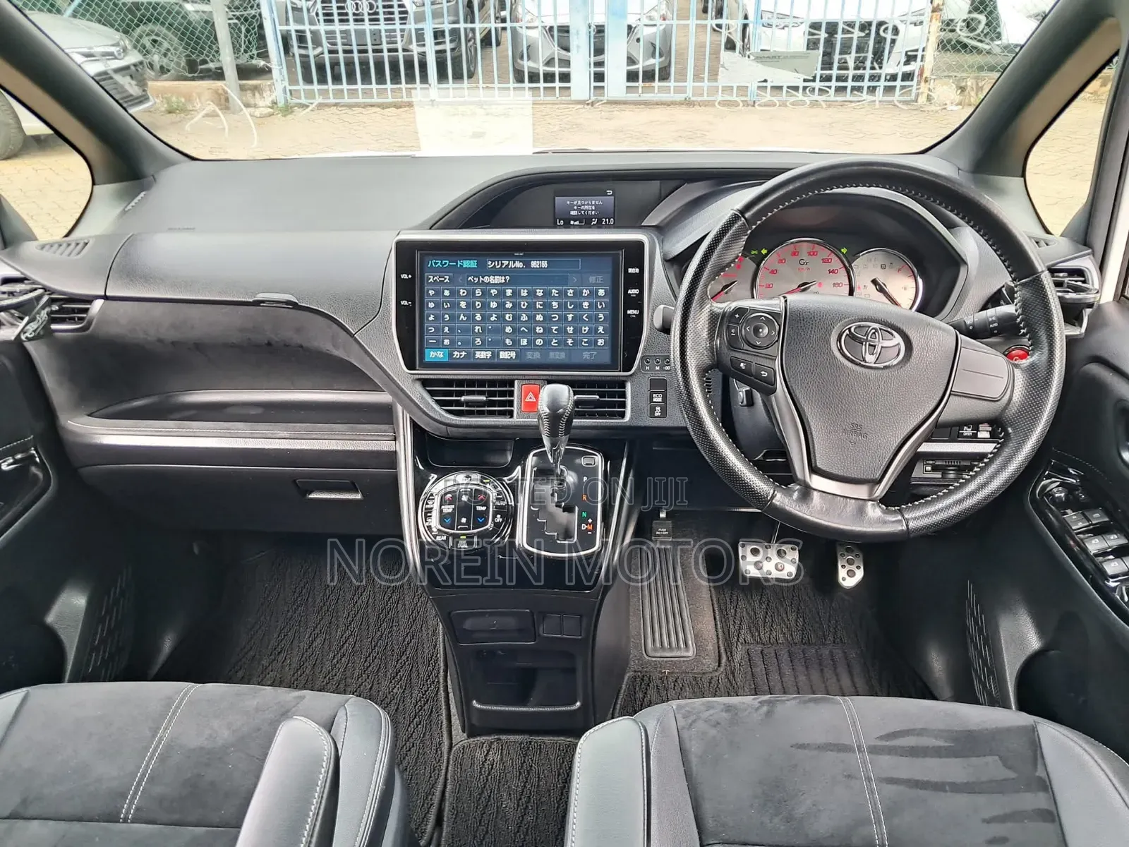 Toyota Esquire 2018 Off white
