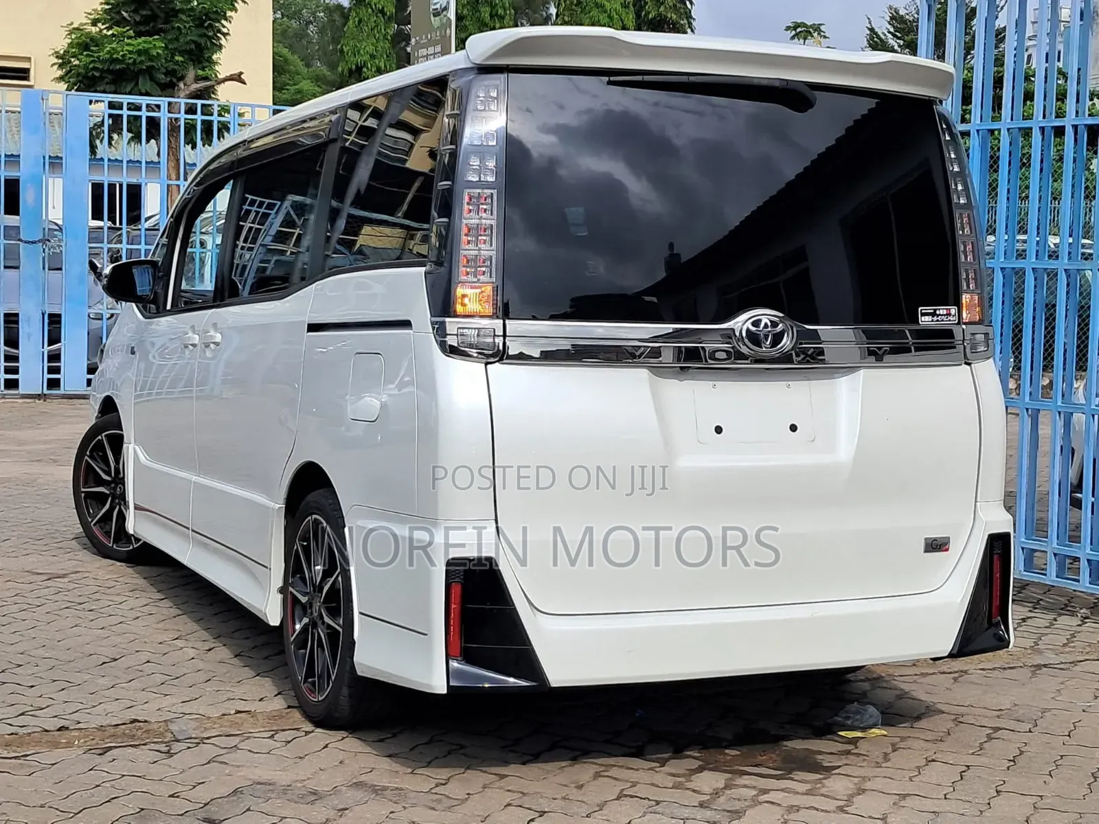 Toyota Esquire 2018 Off white