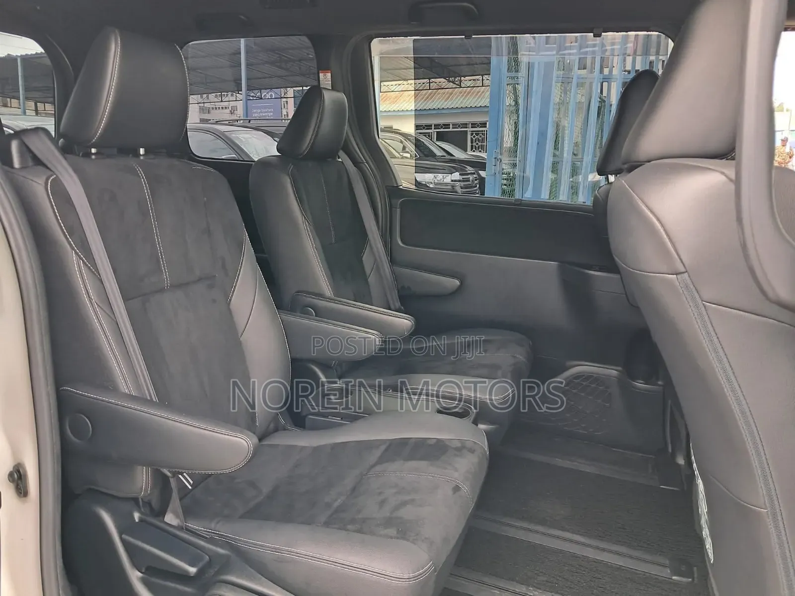 Toyota Esquire 2018 Off white