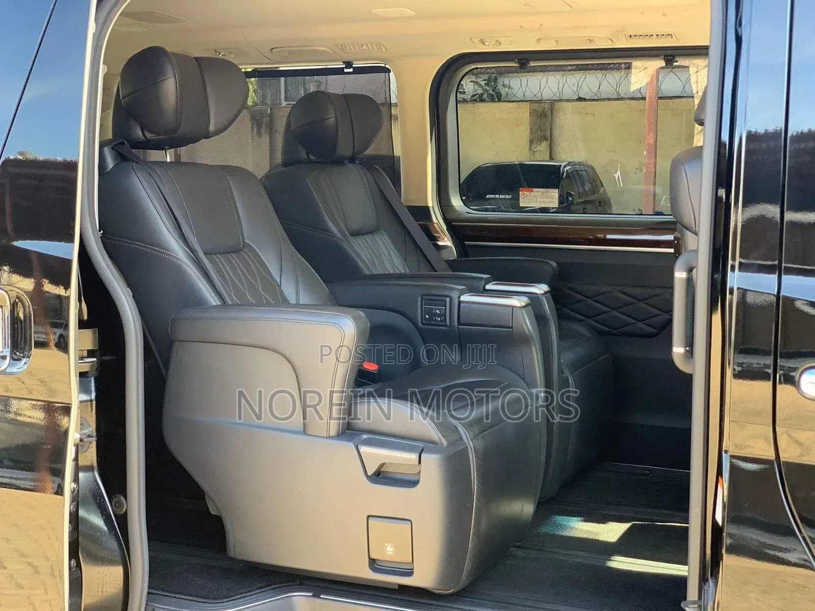 Toyota Esquire 2018 Off white
