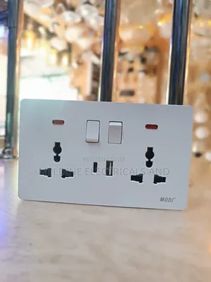 Double/Twin Socket 13A With USB and Type C Charger