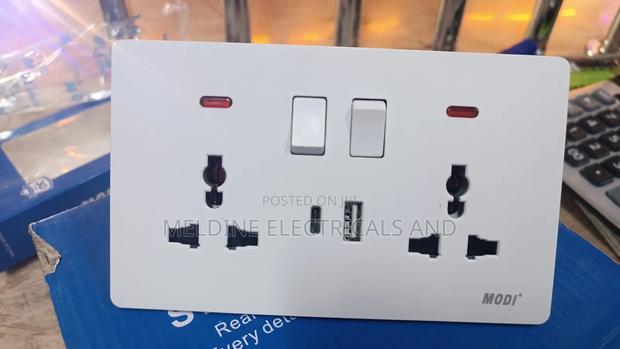Double/Twin Socket 13A With USB and Type C Charger - thumbnail 3
