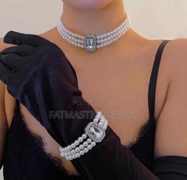Elegant Pearl Jewellery Set