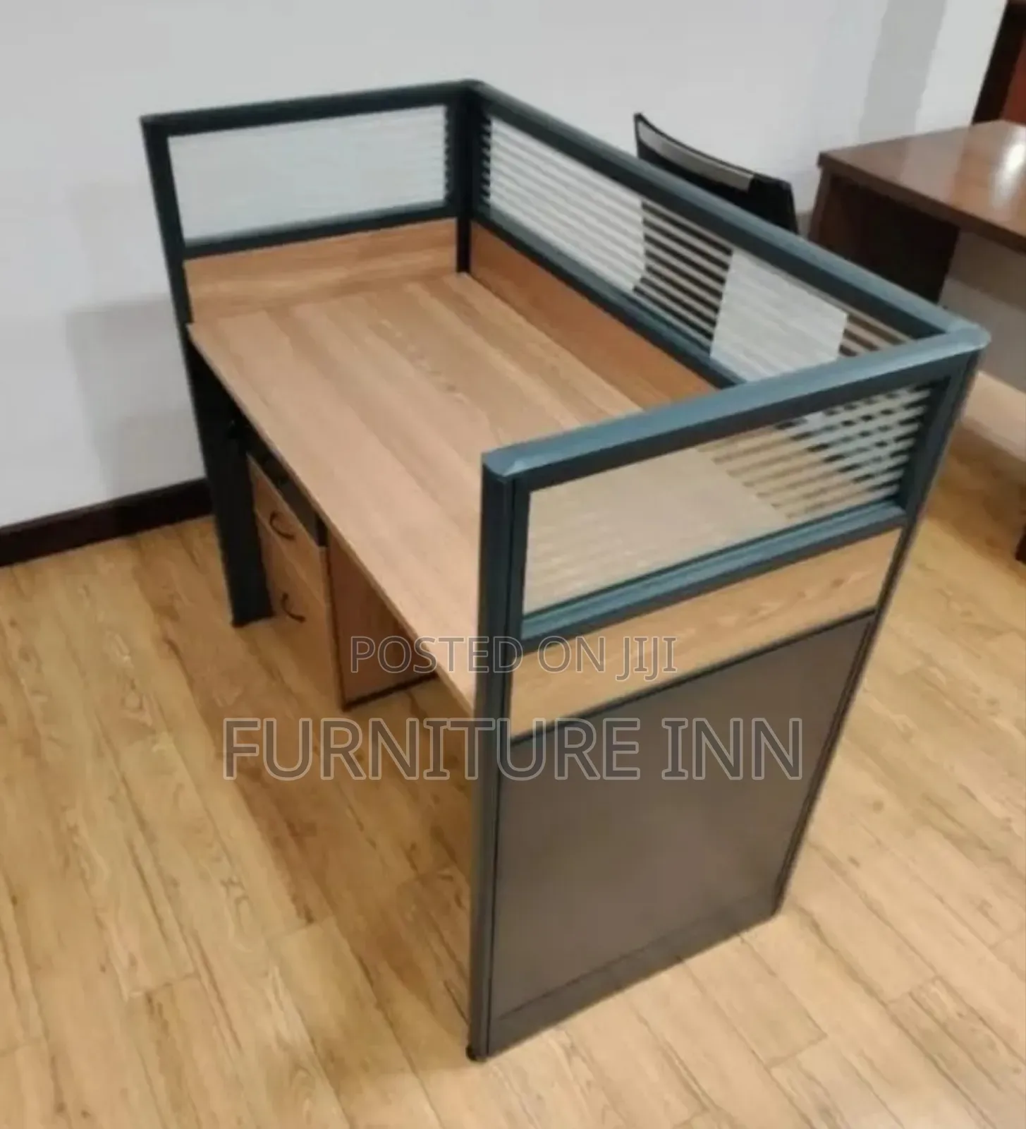 Modern One Way Workstation