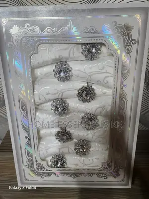 *Table Cloth With 8pc Napkins* 150cm×220cm