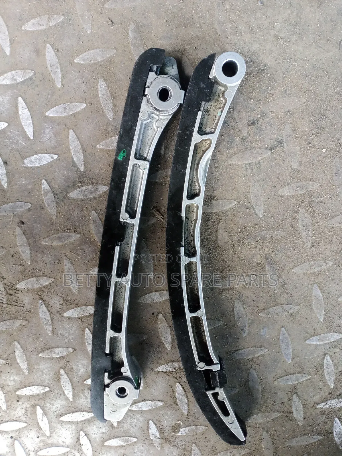 Nissan Vannete Chain Guard