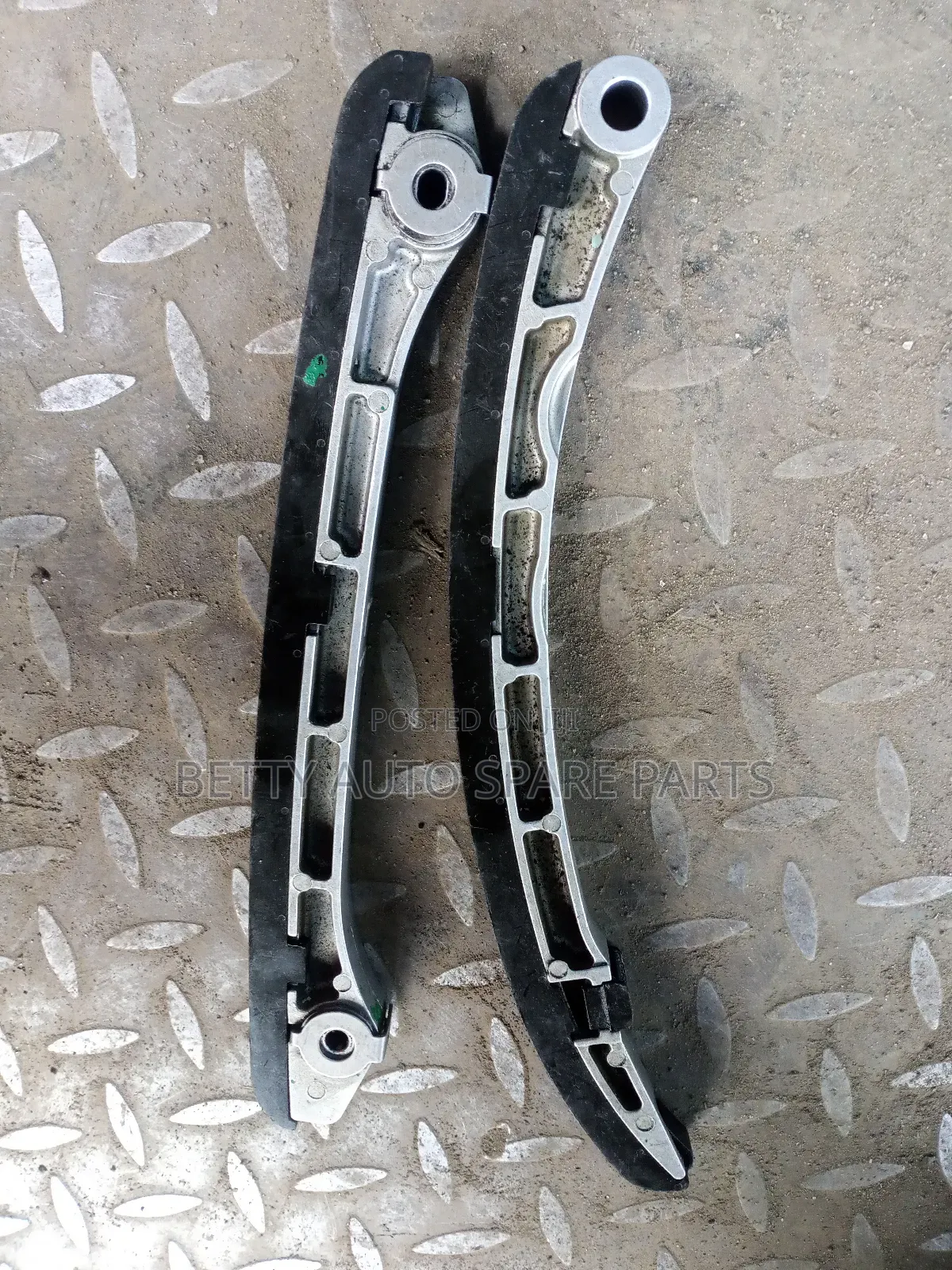 Nissan Vannete Chain Guard