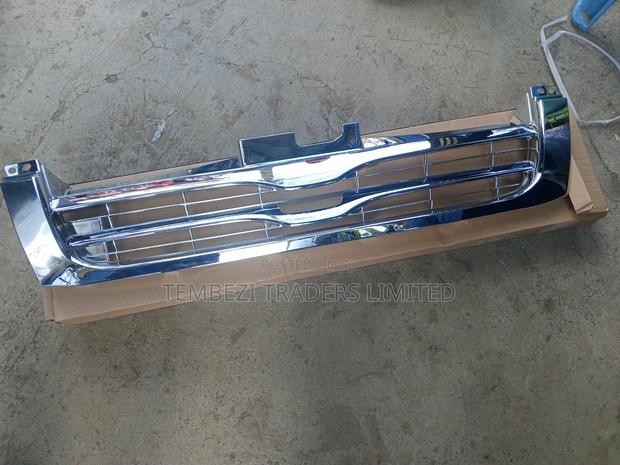 Front Chrome Grill Toyota Hiace 2005 Old Model - thumbnail 2