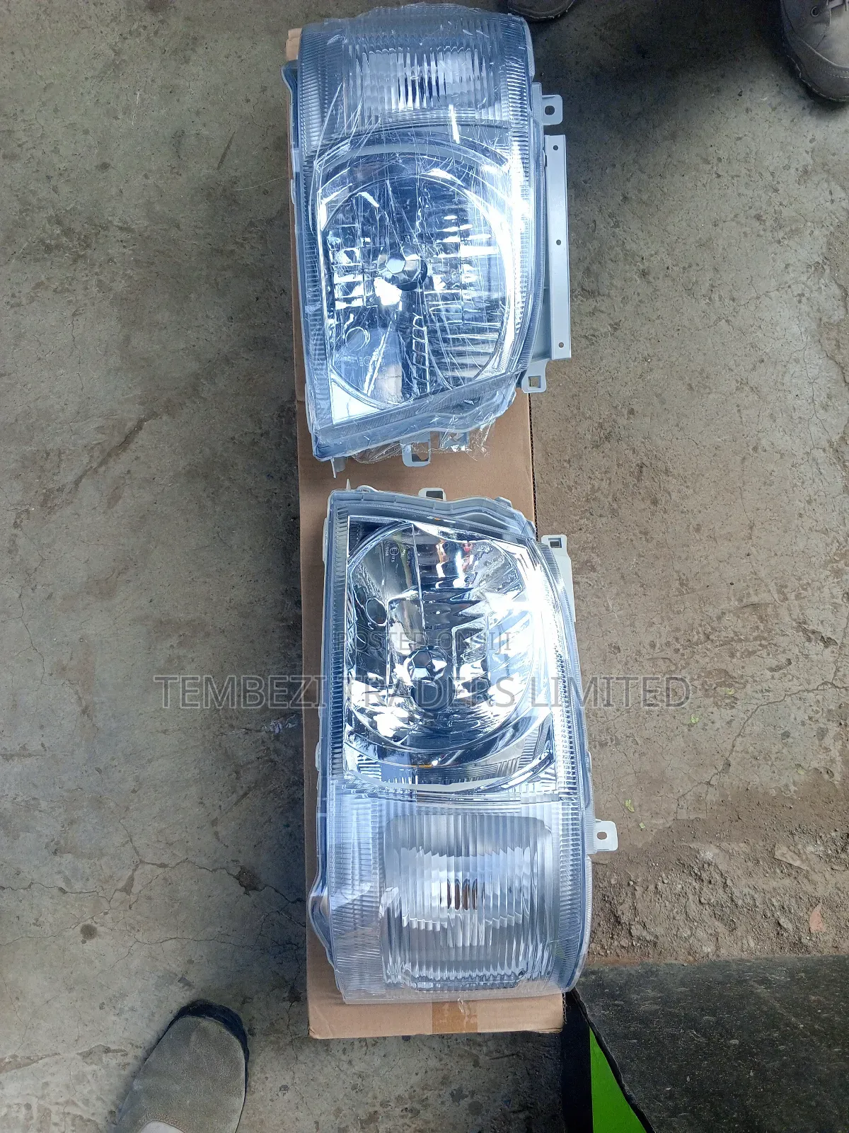 Front Headlamps/Lights Hiace 7L 2005 Old Model
