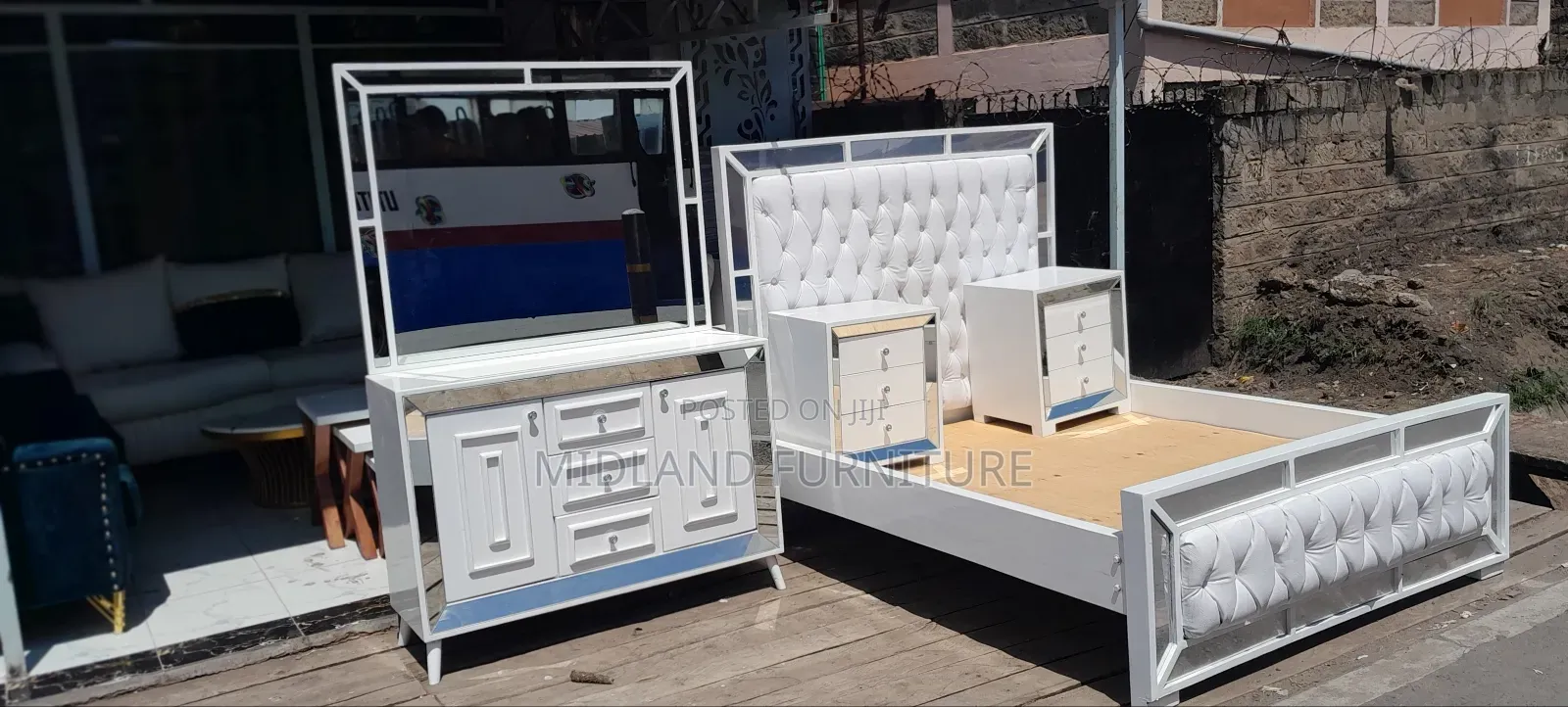 5x6 Bed With Glass Decor