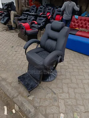 Executive Black Barbershop Seat