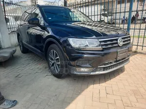 Volkswagen Tiguan 2.0T SE FWD 2018 Black