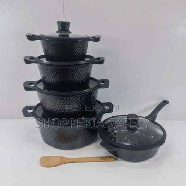 Black 11pcs Bosch Cookware With Silicone Lid Covers - main view