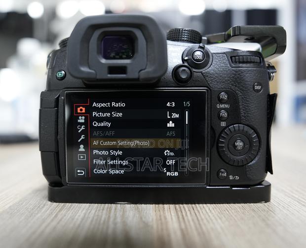 Panasonic Lumix GH5 Mirrorless Camera With A Smallrig - thumbnail 4