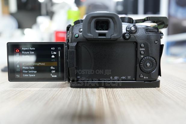 Panasonic Lumix GH5 Mirrorless Camera With A Smallrig - thumbnail 3