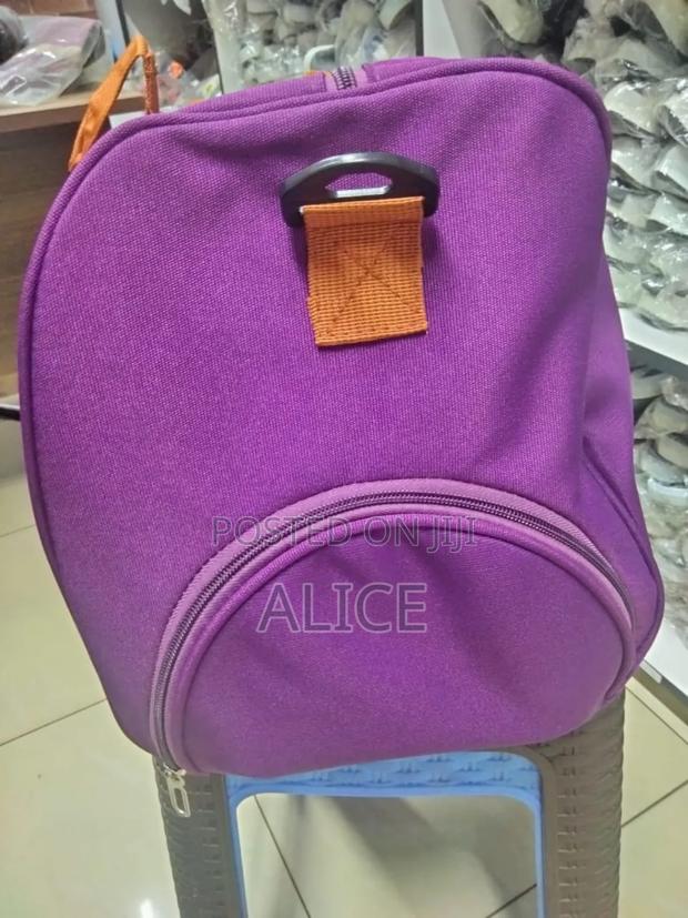 Travelling Bag With Shoe Compartment - thumbnail 3