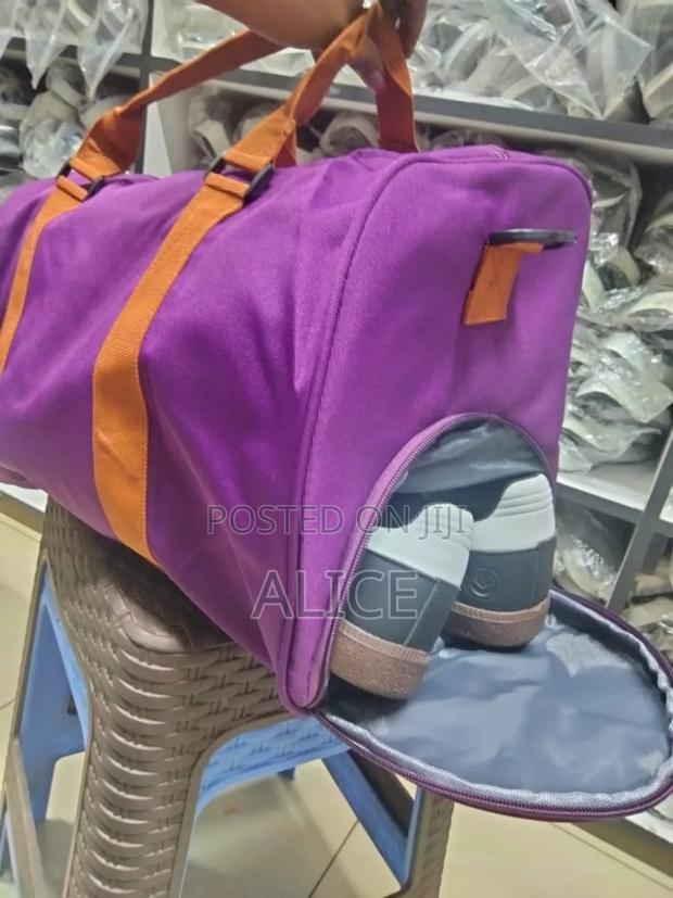 Travelling Bag With Shoe Compartment - thumbnail 4