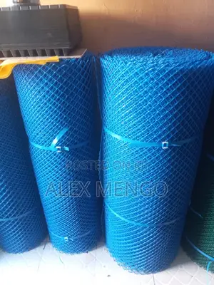 Plastic Poultry Mesh Roll (1m by 25m)