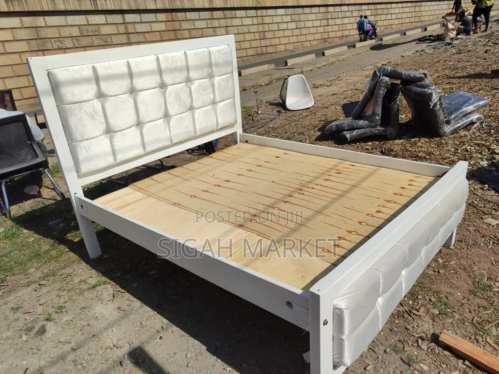 Morden Home Bed Available
