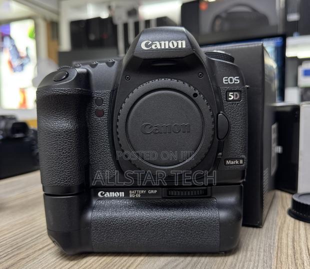 Canon EOS 5D Mark II Digital Camera (Body Only) With B Grip - thumbnail 3