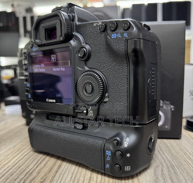 Canon EOS 5D Mark II Digital Camera (Body Only) With B Grip - thumbnail 2
