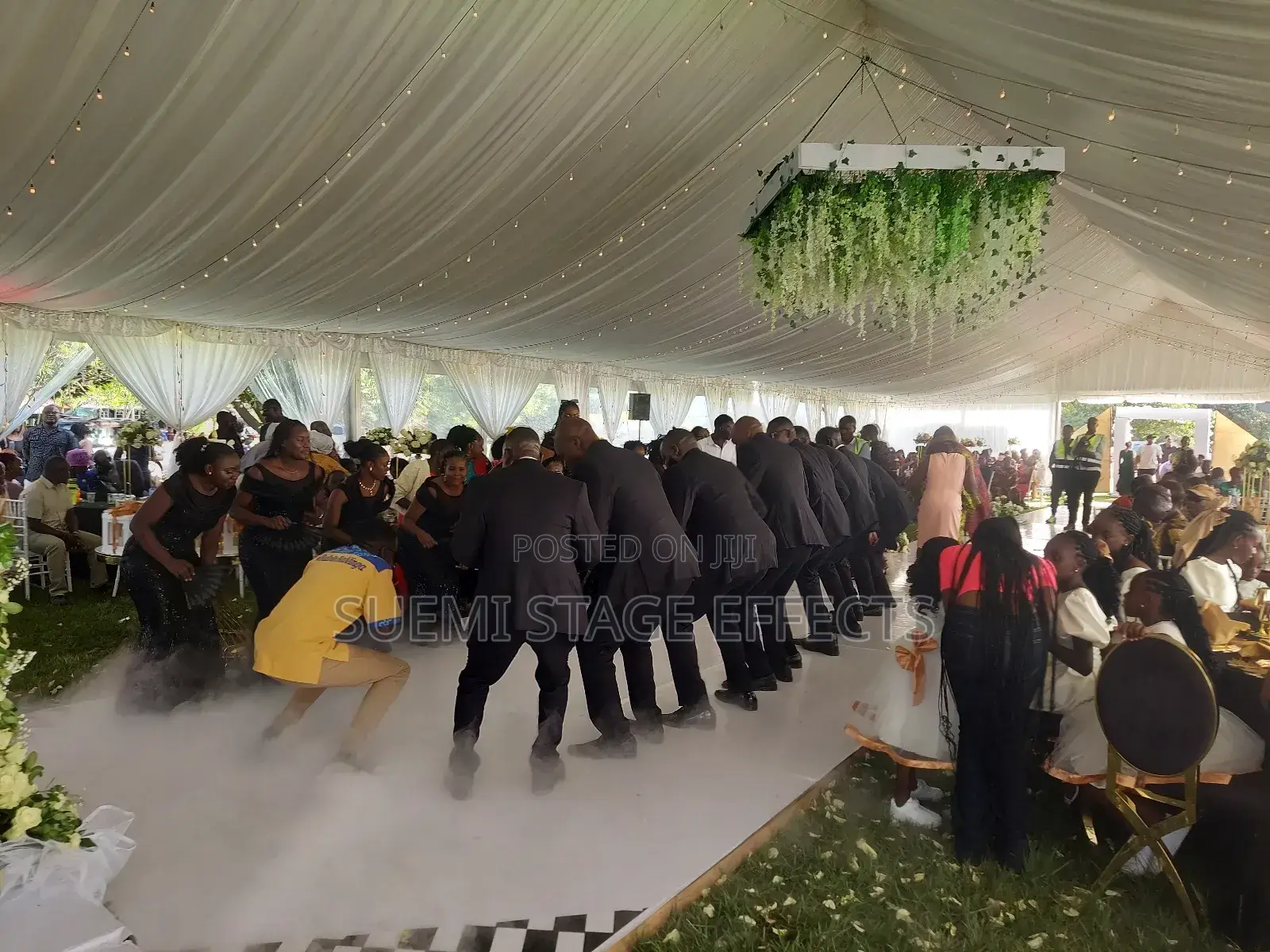 Dreamy Atmosphere With Low Fog Machine for Weddings