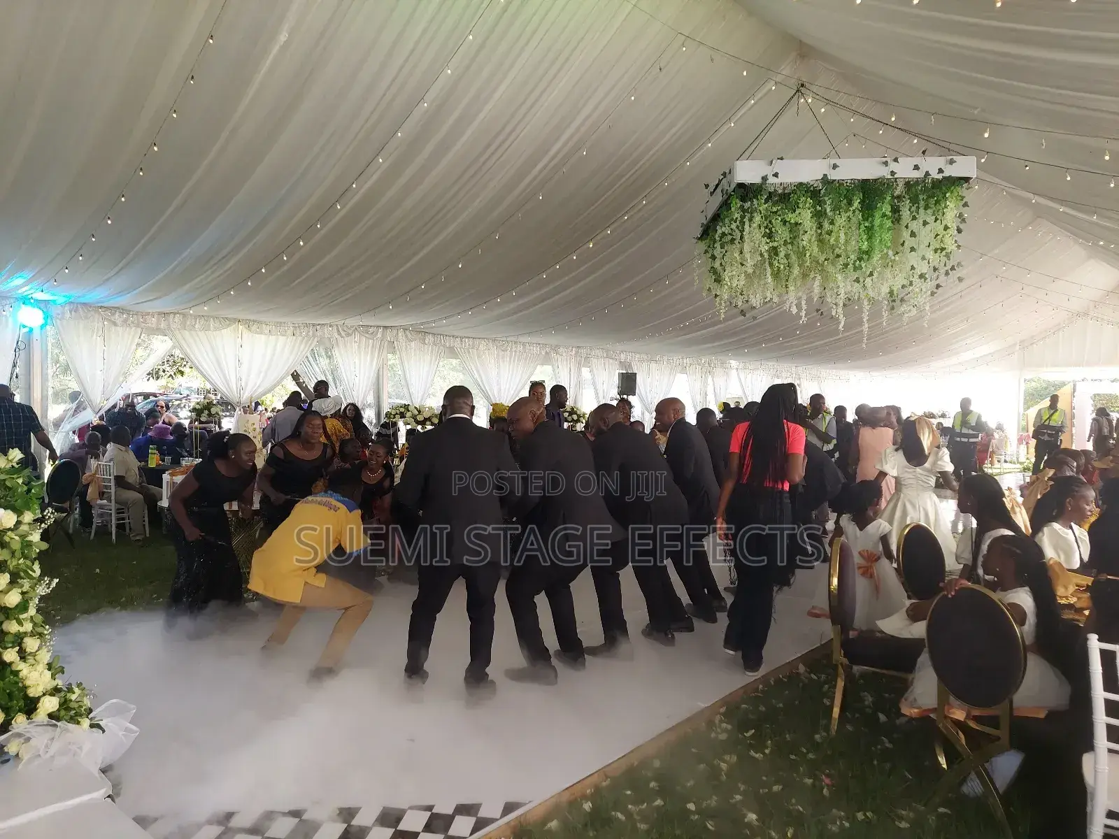 Dreamy Atmosphere With Low Fog Machine for Weddings