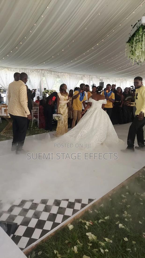 Dreamy Atmosphere With Low Fog Machine for Weddings