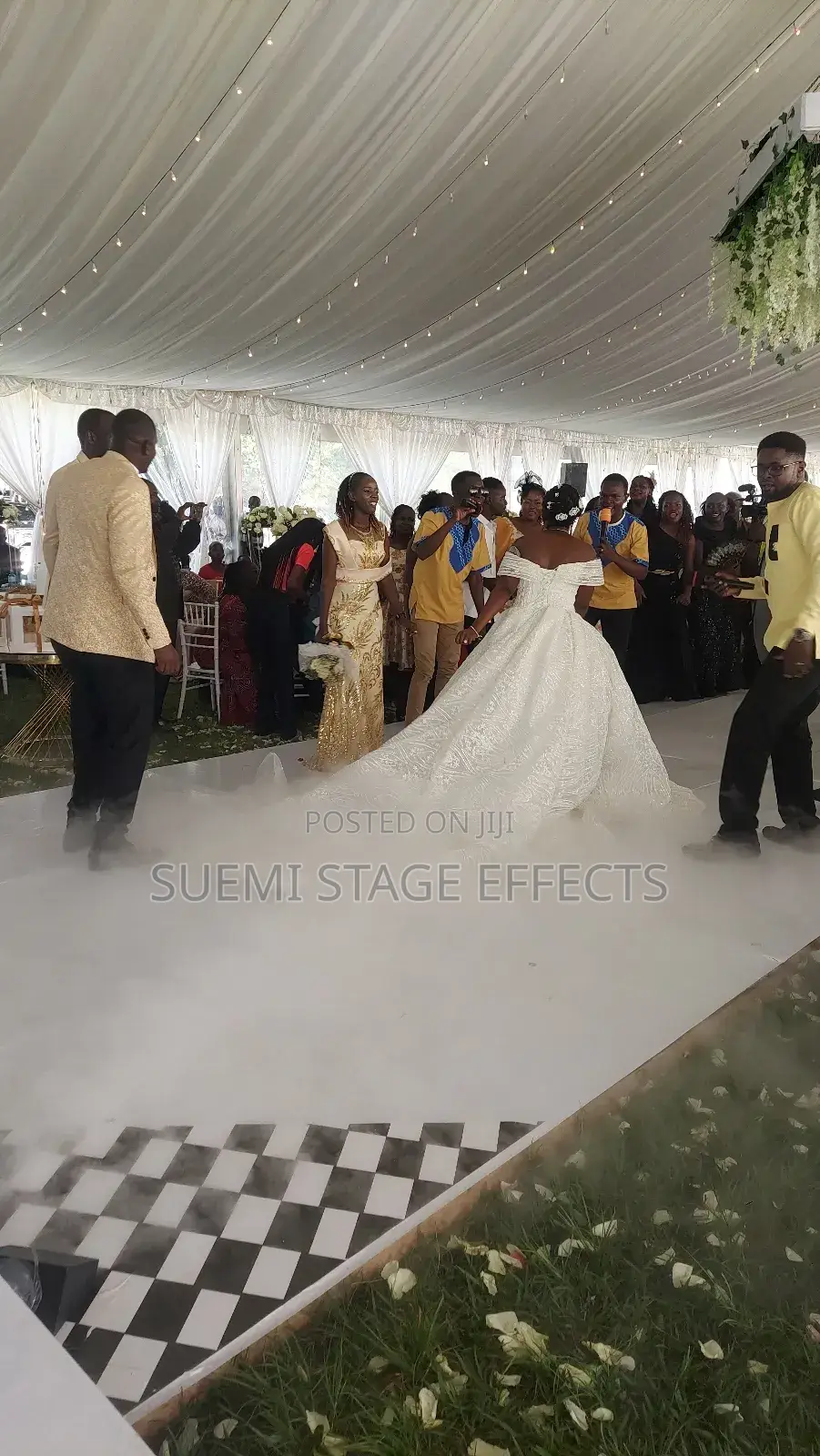 Dreamy Atmosphere With Low Fog Machine for Weddings