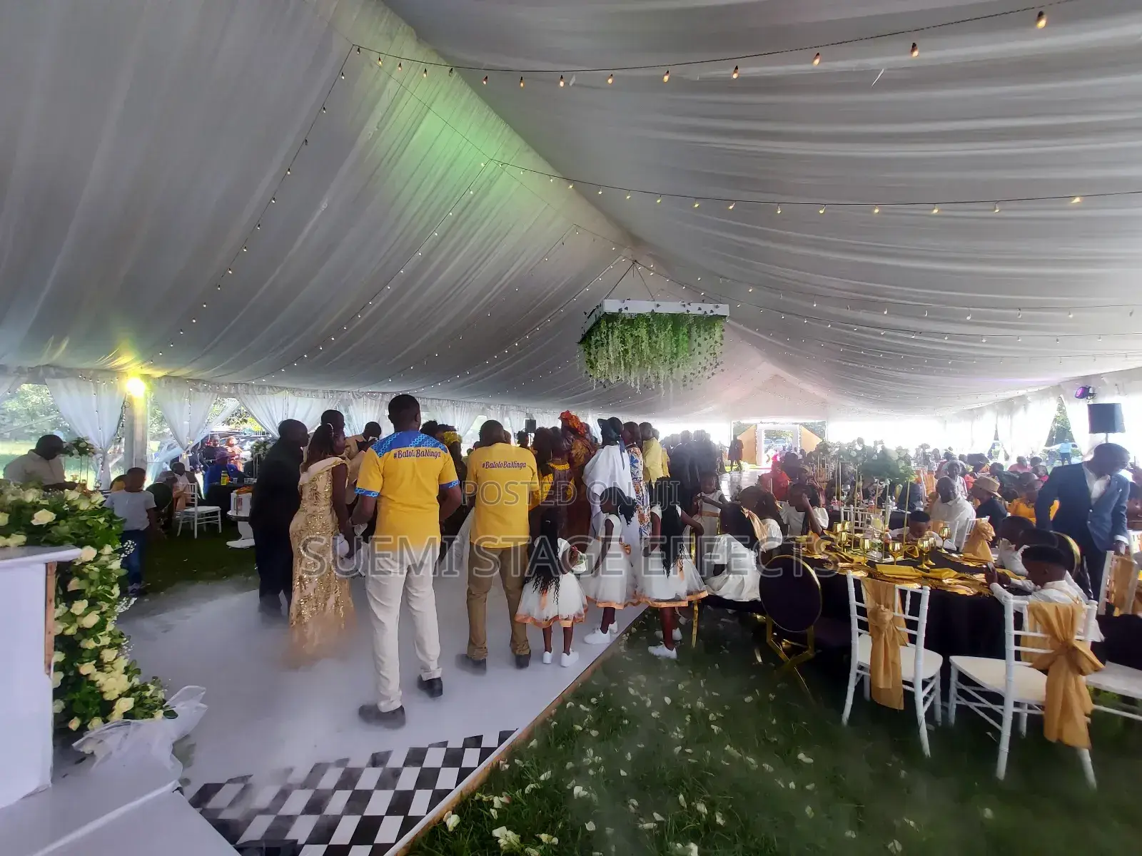 Dreamy Atmosphere With Low Fog Machine for Weddings