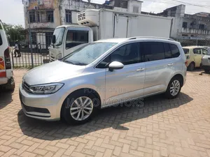 Volkswagen Touran 2018 Silver