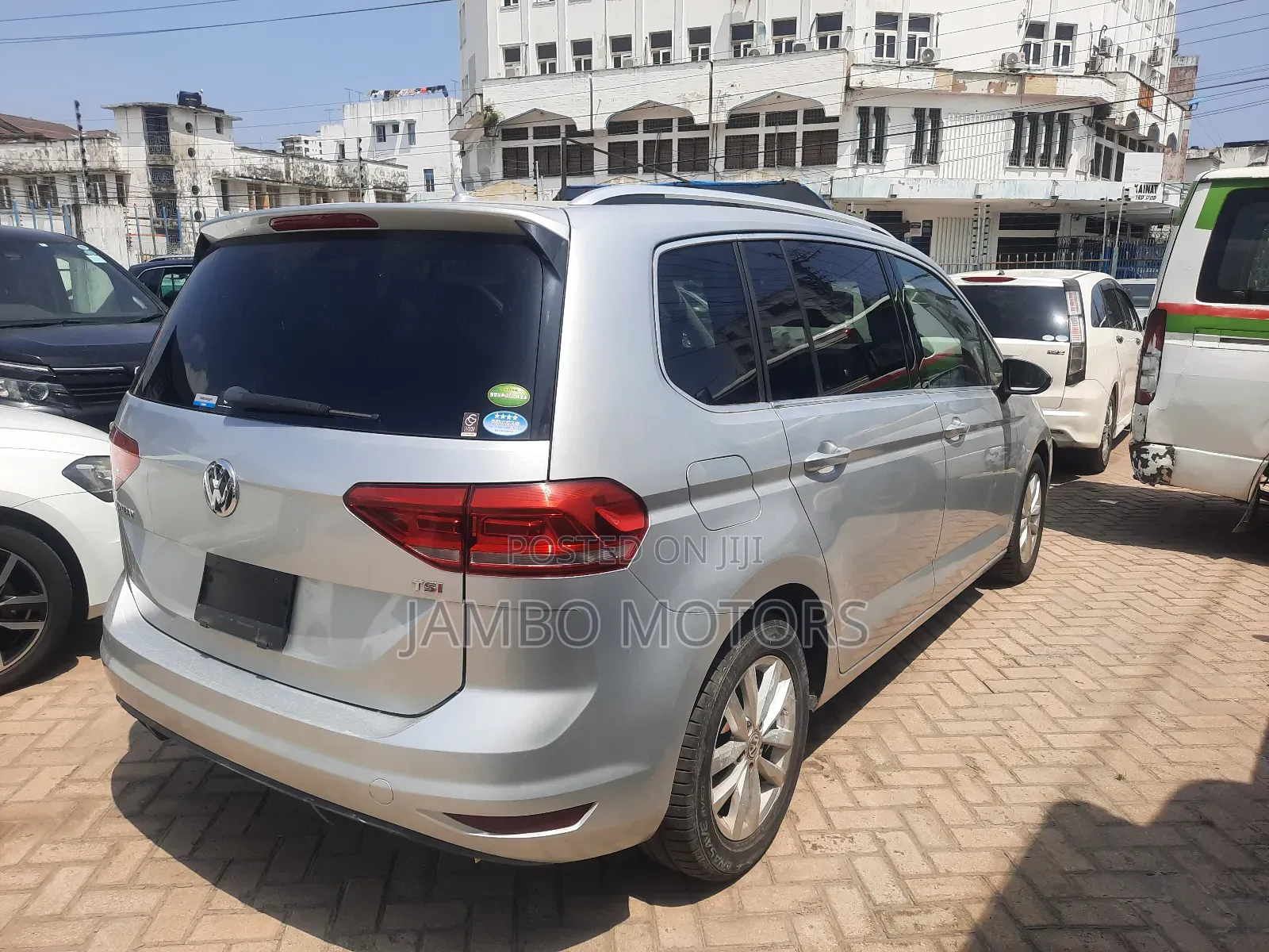 Volkswagen Touran 2018 Silver
