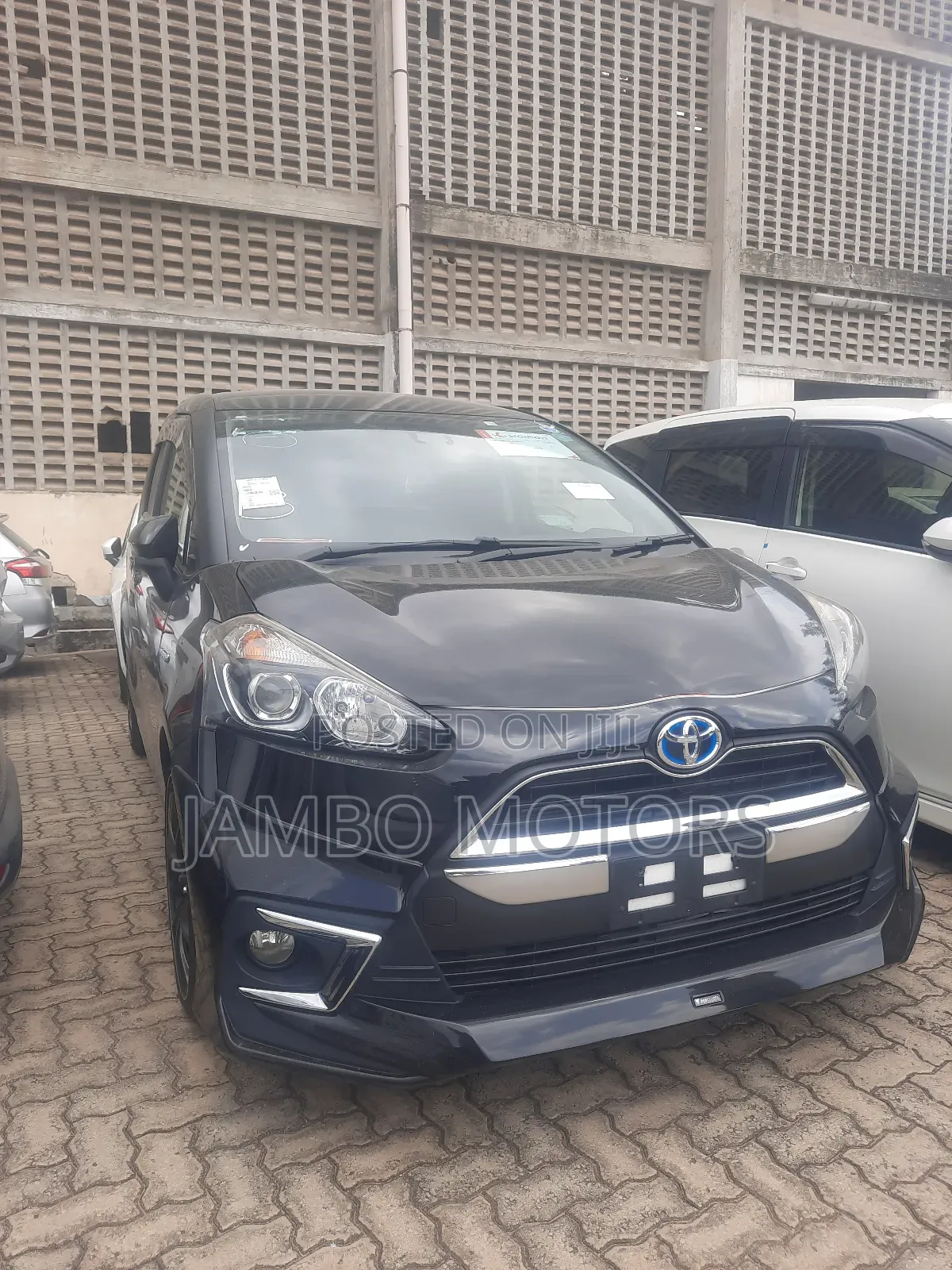 Toyota Sienta 1.5 Hybrid FWD 2018 Black