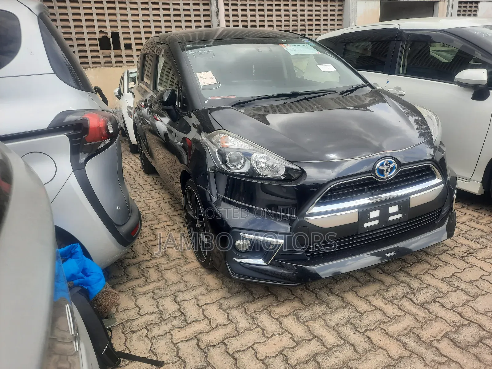 Toyota Sienta 1.5 Hybrid FWD 2018 Black