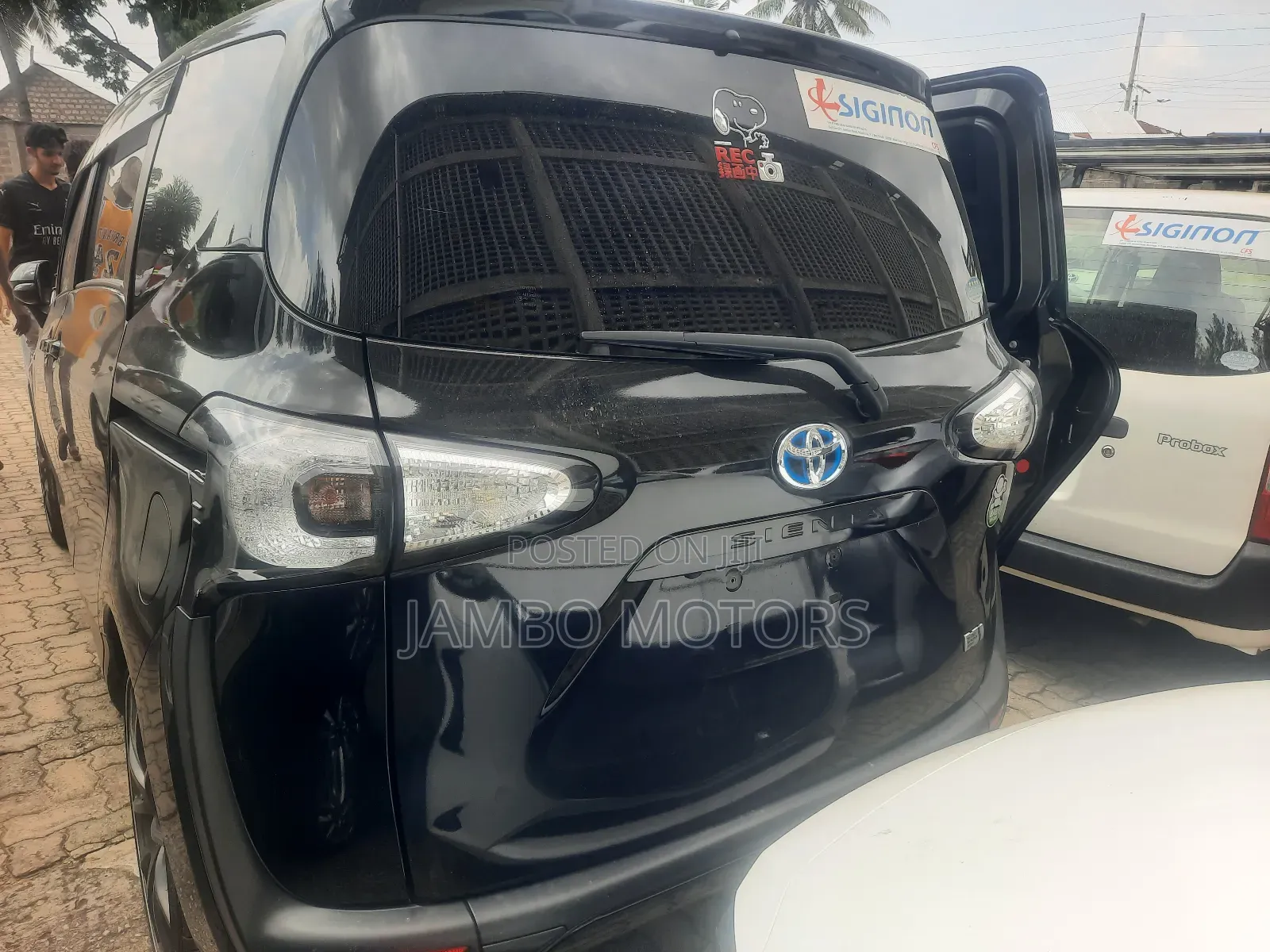 Toyota Sienta 1.5 Hybrid FWD 2018 Black