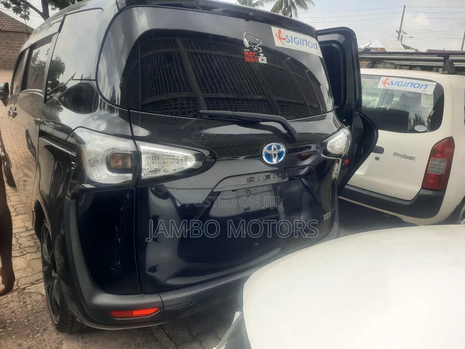 Toyota Sienta 1.5 Hybrid FWD 2018 Black