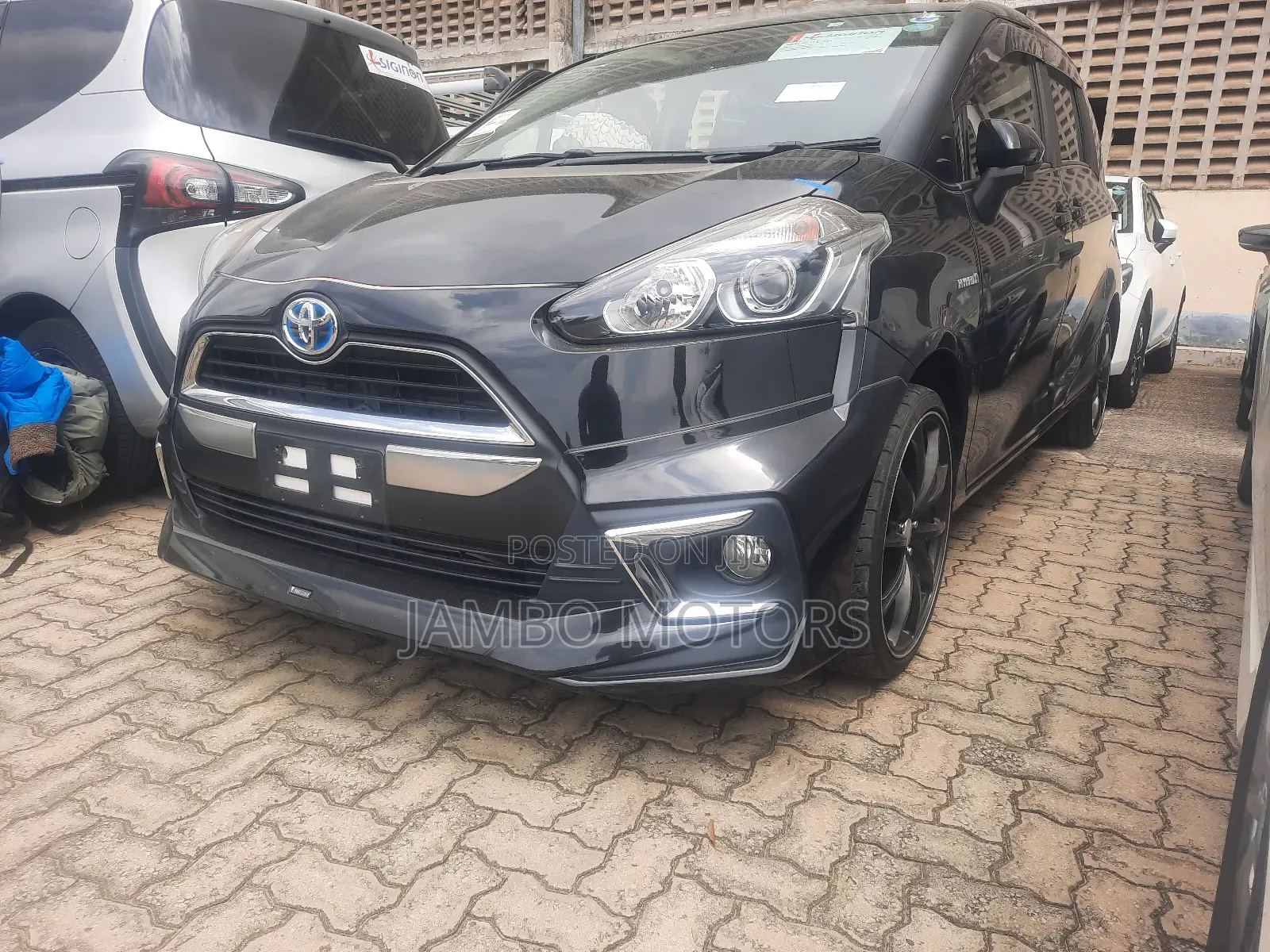 Toyota Sienta 1.5 Hybrid FWD 2018 Black
