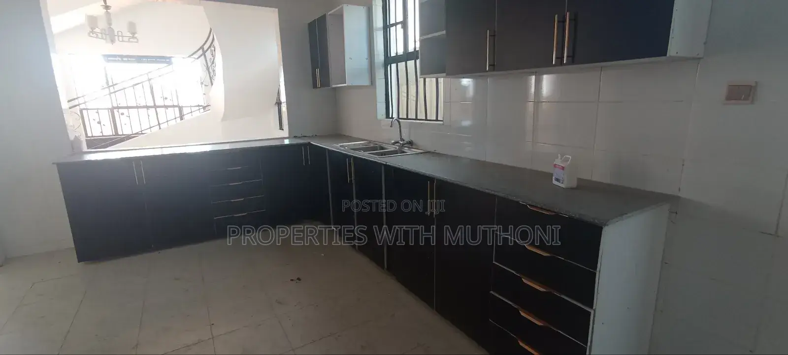 4bdrm Mansion in Muthwani for sale