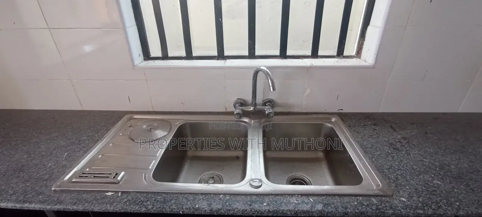 4bdrm Mansion in Muthwani for sale
