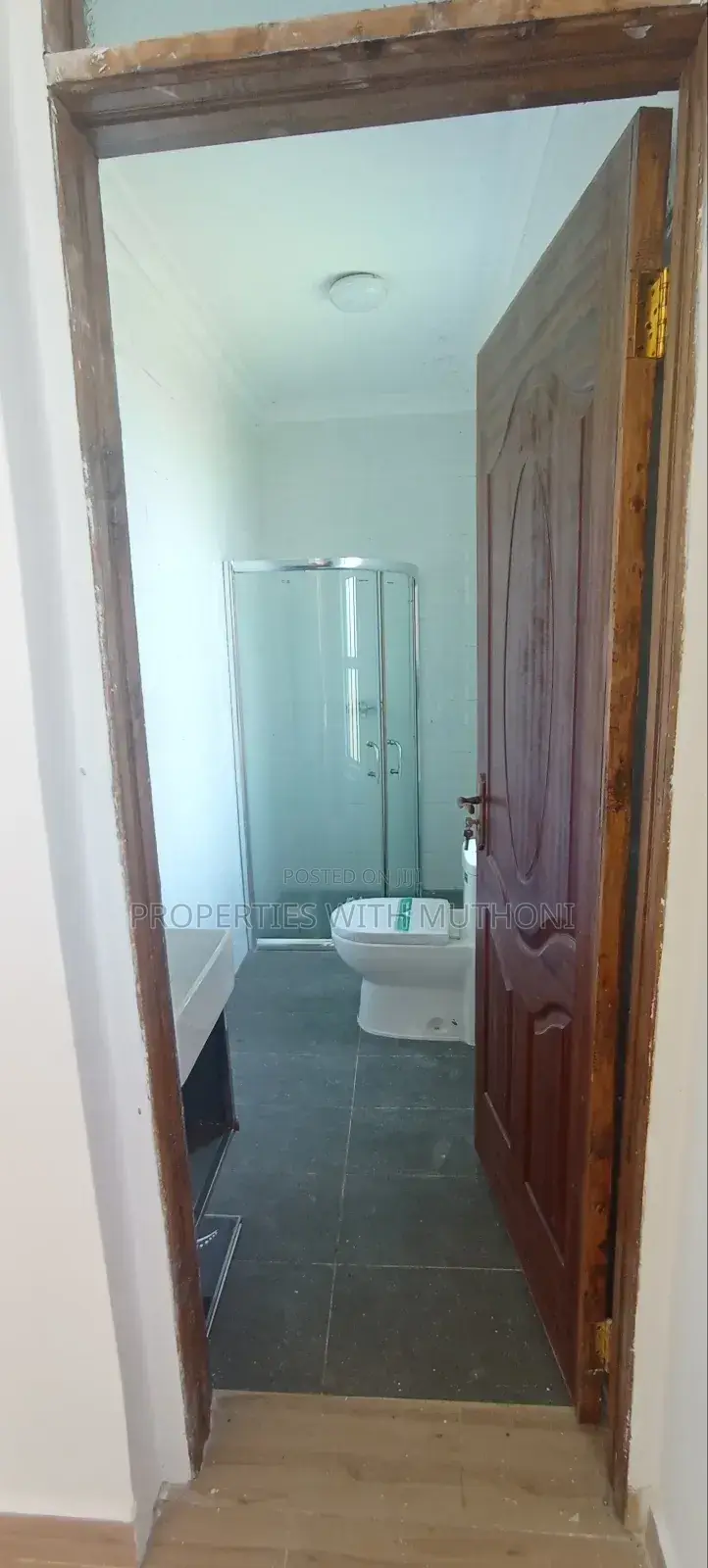 4bdrm Mansion in Muthwani for sale