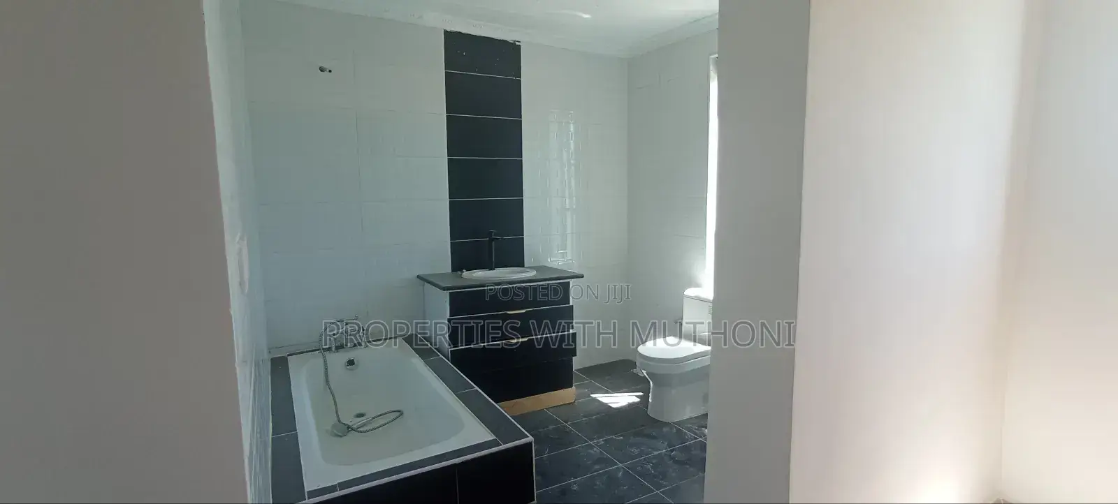 4bdrm Mansion in Muthwani for sale