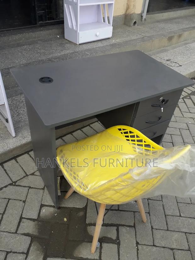 0.9 Desk $ Mesh Eames Chair - main view