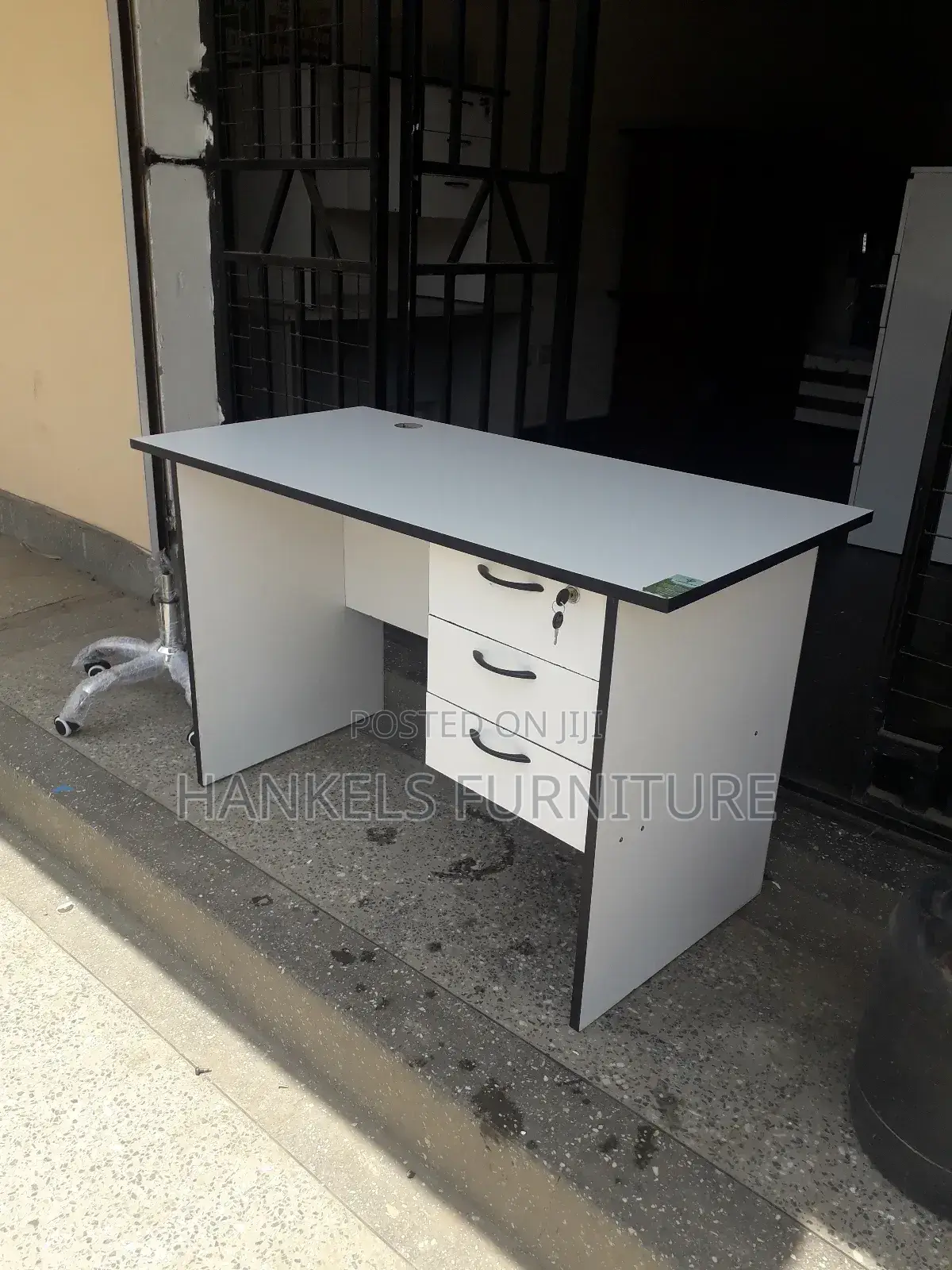 1.2 Meters Desk