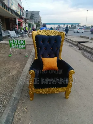 Antique Single Seat, Black and Gold 