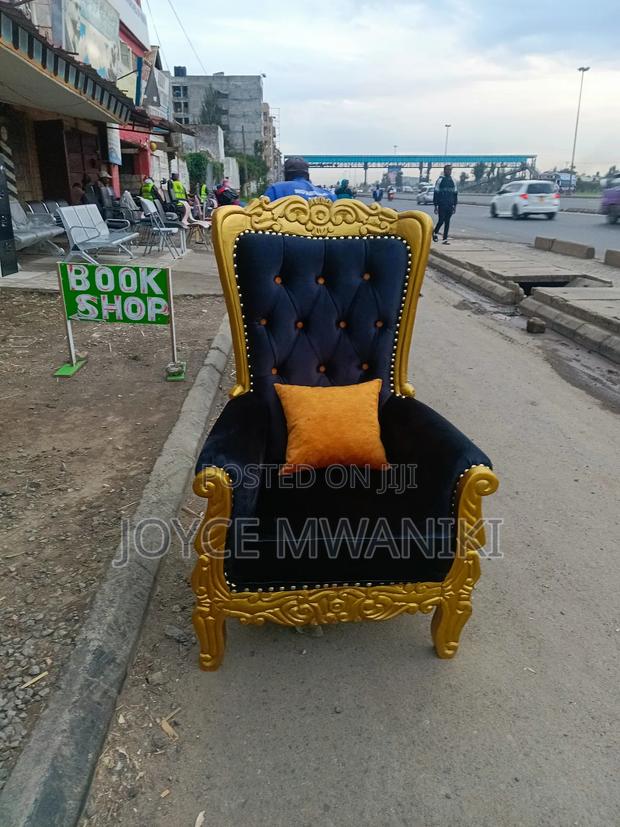 Antique Single Seat, Black and Gold 