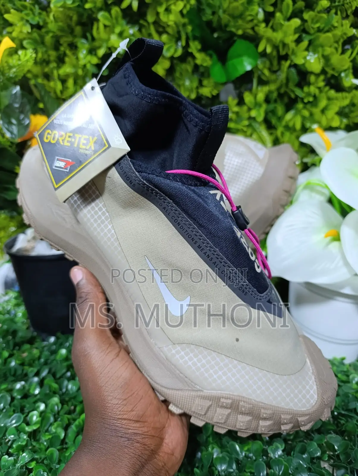 Trainers ;Nike ACG Low M.Fly Goldrex