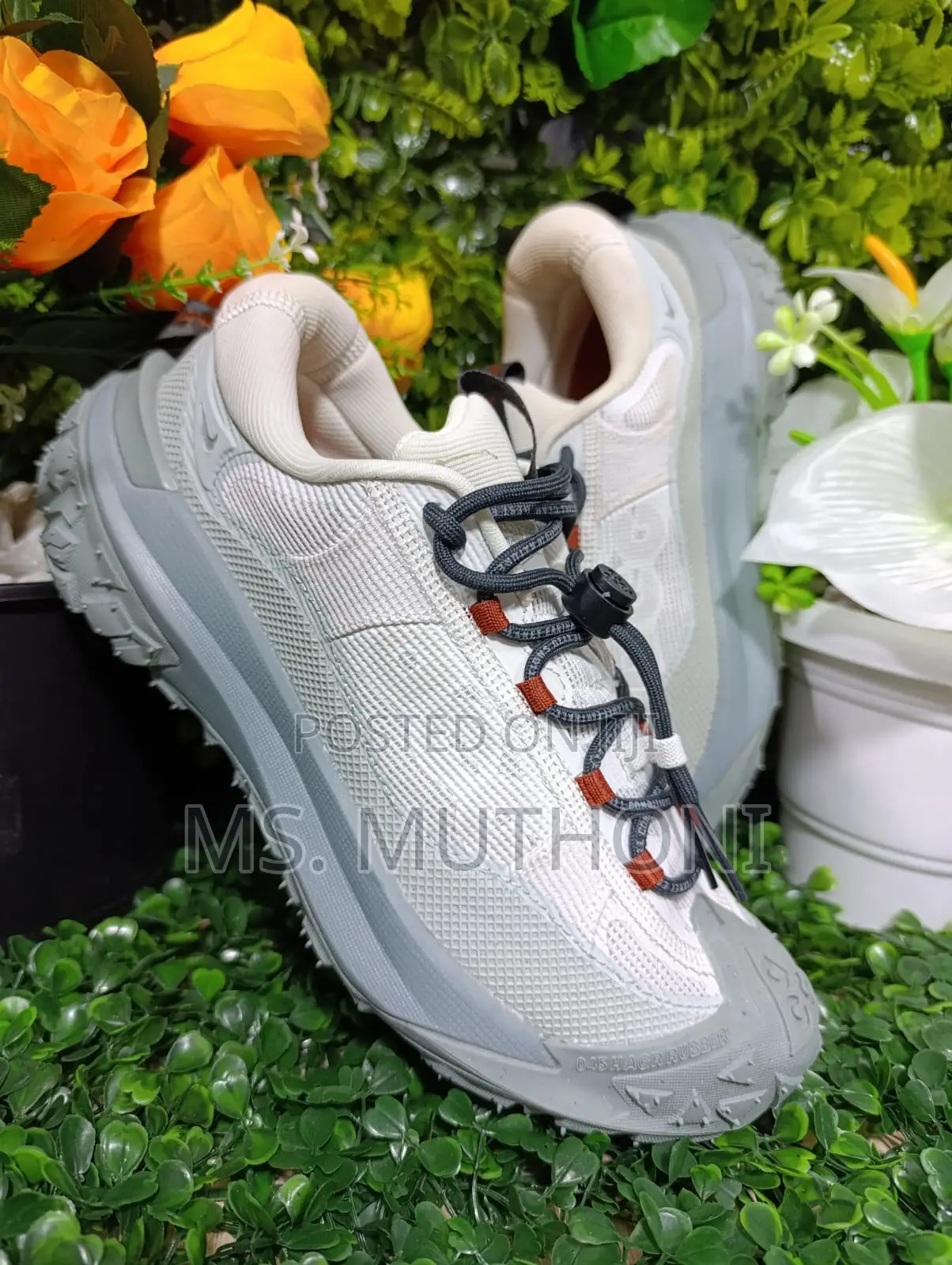 Trainers ;Nike ACG Low M.Fly Goldrex
