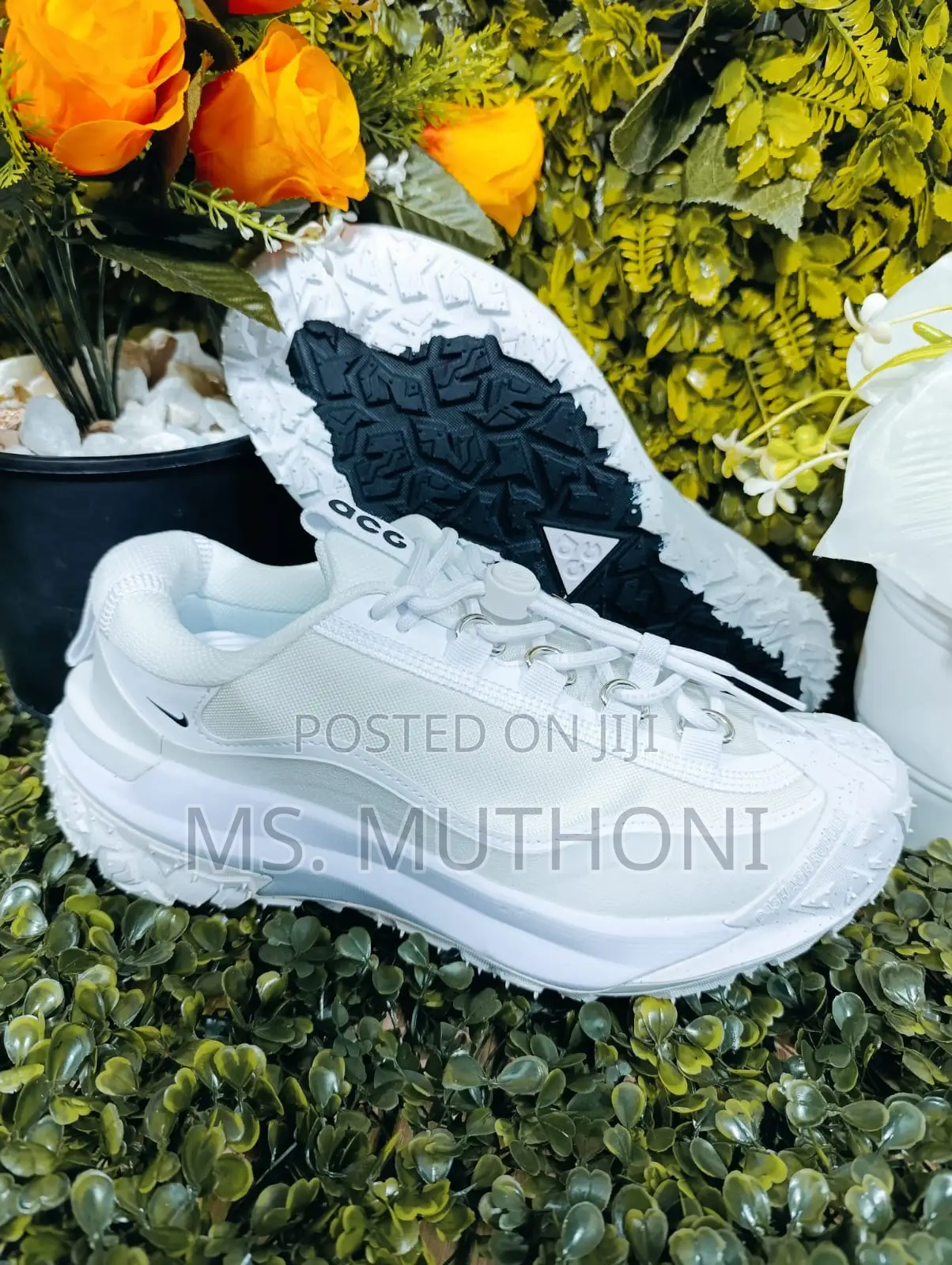 Trainers ;Nike ACG Low M.Fly Goldrex
